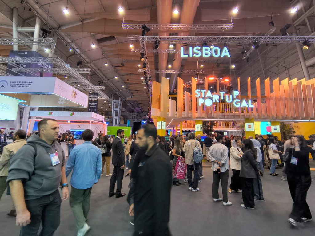 IA nos palcos, nas apresentações de empresas, nos debates pelos corredores da feira... / Foto: The Builders Paraná