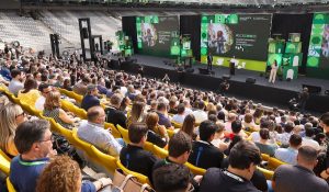 Novo contrato entre Prefeitura, iCities e Fira Barcelona reforça papel da capital paranaense no mapa global das cidades inteligentes. Próxima edição acontece entre 25 e 27 de março, na Arena da Baixada