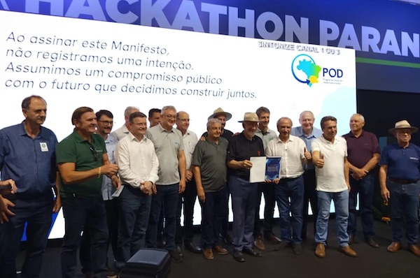 Lideranças assinam o Manifesto da Ambição do Agro durante o Show Rural / Foto: Giuliano De Luca