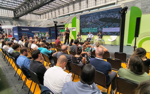 PRC e Ecosystems anunciam o projeto em painel com o secretário de Urbanismo e Habitação de Maringá, Matheus Barros.